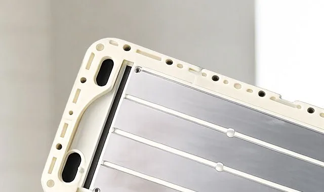 Primer plano de las placas de electrólisis de titanio recubiertas de platino del K8