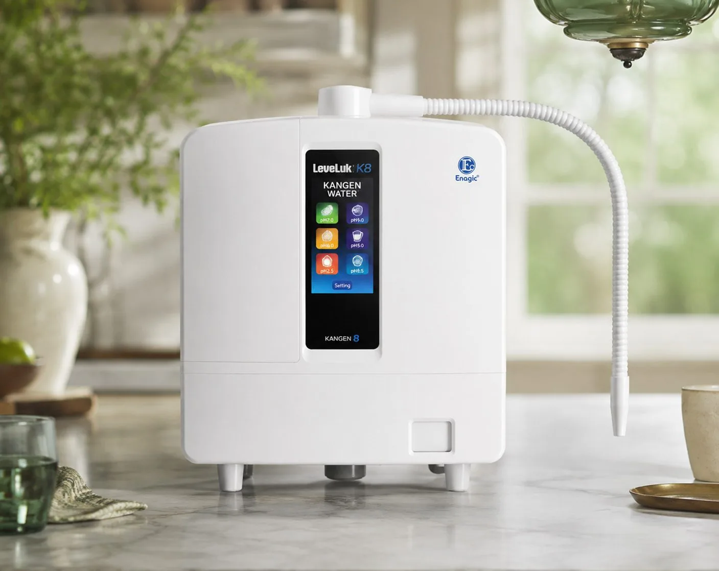 El ionizador de agua Kangen K8 sobre una encimera de cocina